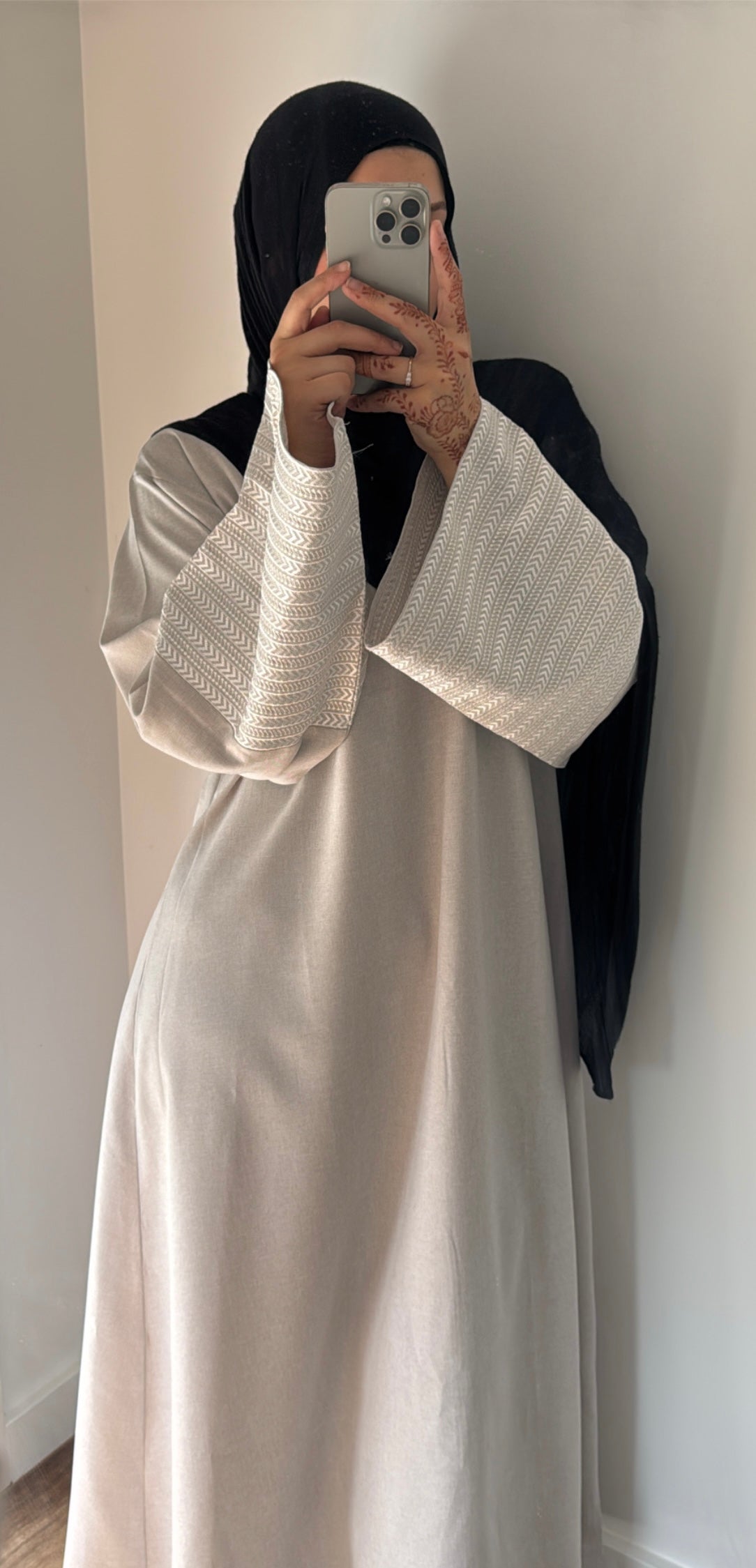 Nyla Abaya | Stone